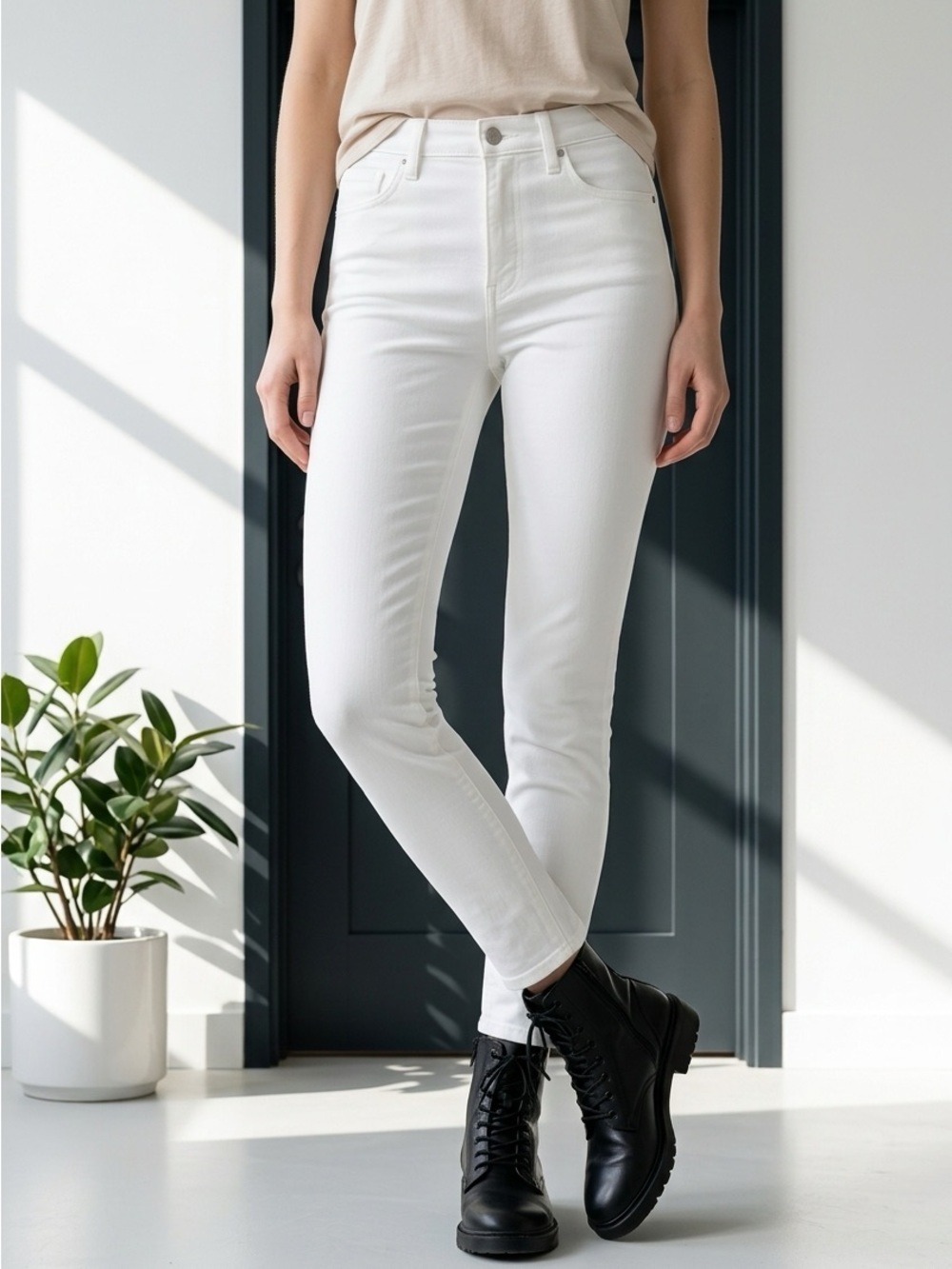 NWT EDWIN Women’s Bree Mid Rise Crop Straight Leg Ivory Jeans - Size 24